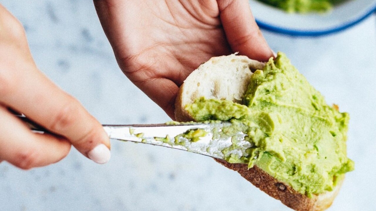 Rastlinné verzus živočíšne nátierky: Z chleba nepriberiete, ale závisí od toho, čo si naň dáte