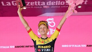 Bouwman triumfoval v 19. etape pretekov Giro d'Italia. Jazdec tímu Jumbo-Visma zdolal Schmida