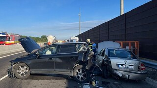 Tragická nehoda na novej diaľnici. Kamión vrazil do áut, hlásia obeť