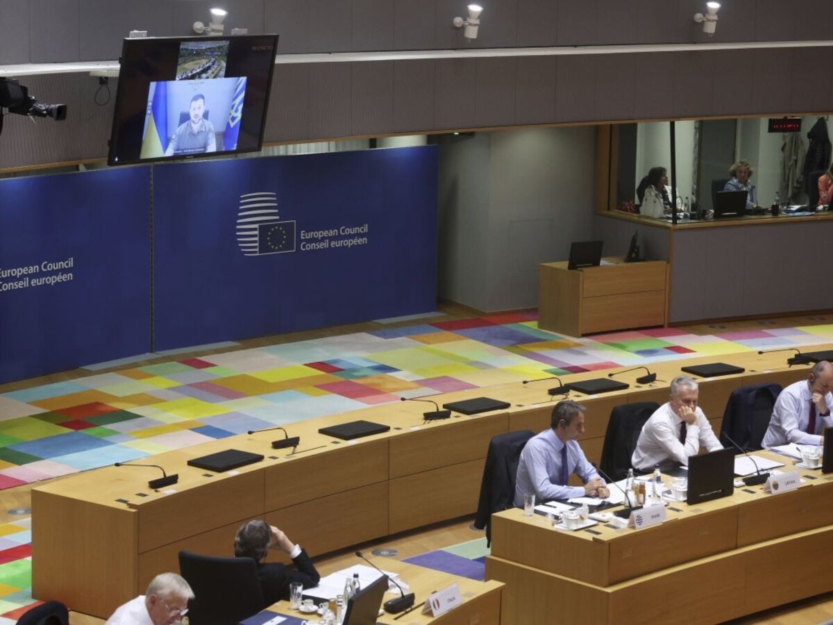Zelenskyj sa prihovoril účastníkom summitu EÚ. Vyzval ich na jednotný postup voči Putinovi