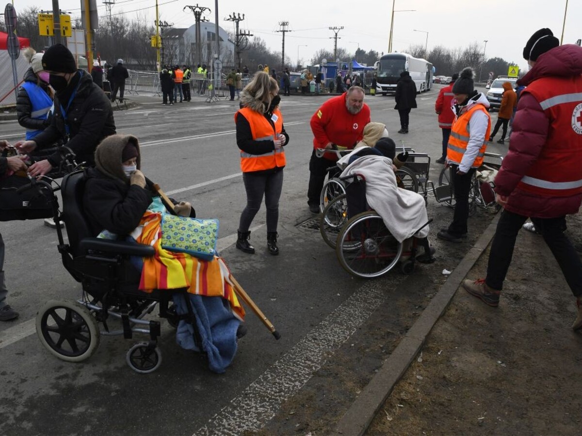 Situácia je podľa Lengvarského stabilizovaná. Z hraníc s Ukrajinou sťahujú sanitky
