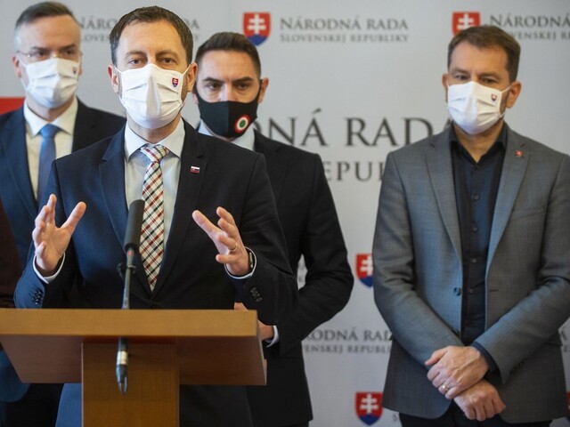 Dúhová vlajka rozdeľuje premiéra a šéfa OĽANO. Politológ naznačil, čo tým Matovič sleduje