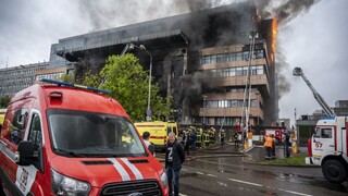 Horí bizniscentrum v Moskve, hlásia zranených. Budovu stále prehľadávajú