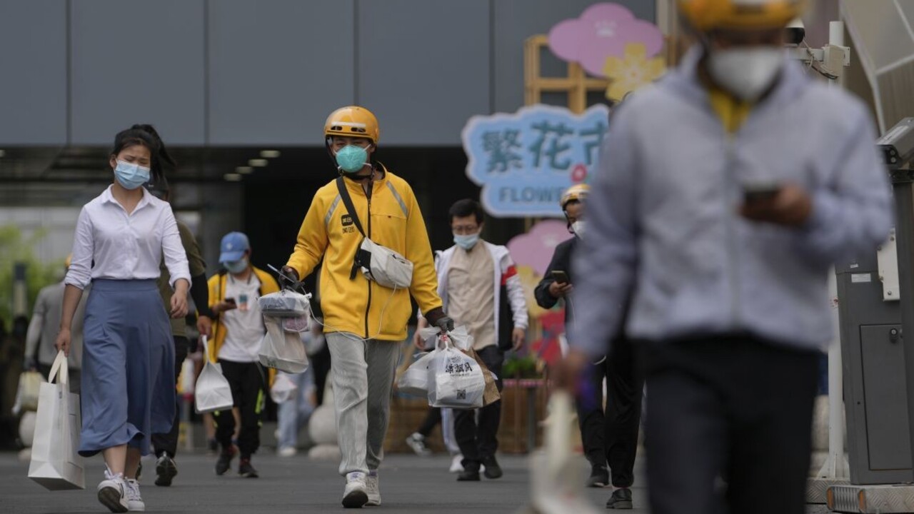 Peking postupne ruší protipandemické opatrenia, vstup do reštaurácií bude komplikovaný