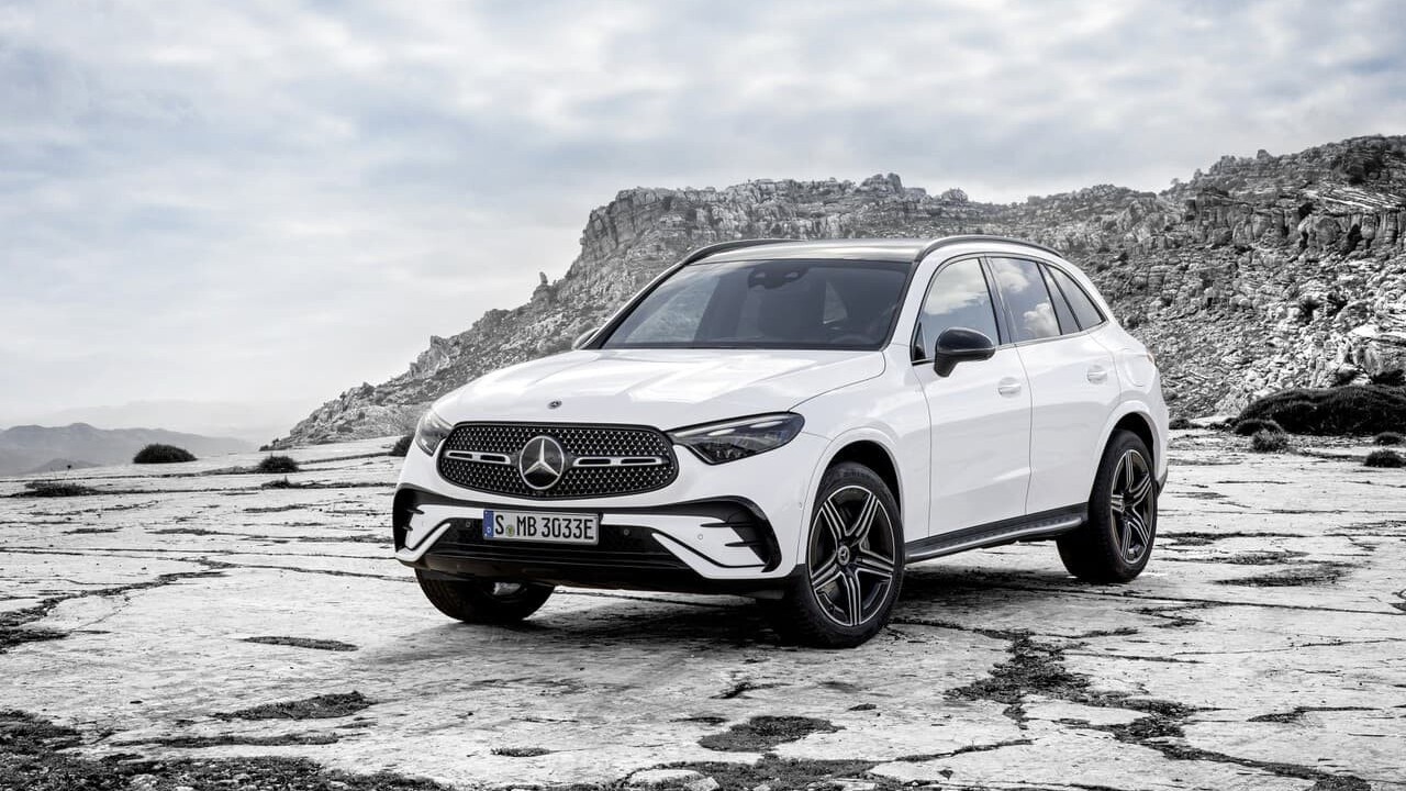 Mercedes uviedol nové GLC. Prinesie nie len vynovený dizajn, ale aj elektrifikovanú paletu motorov