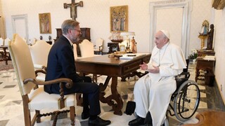 Pápež prijal vo Vatikáne českého premiéra. Diskutovali aj o situácii na Ukrajine