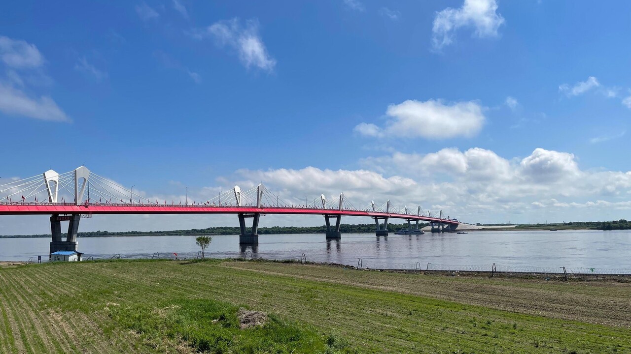 Nezostalo iba pri slovách, Rusko sa obracia na východ. S Čínou ho spája prvý cestný most