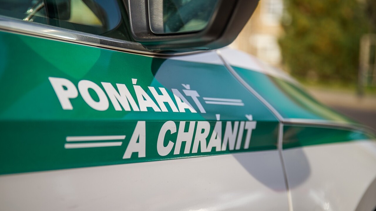 Policajti neverili vlastným očiam. Muž jazdil dve dekády bez vodičáku a nafúkal vyše dve promile