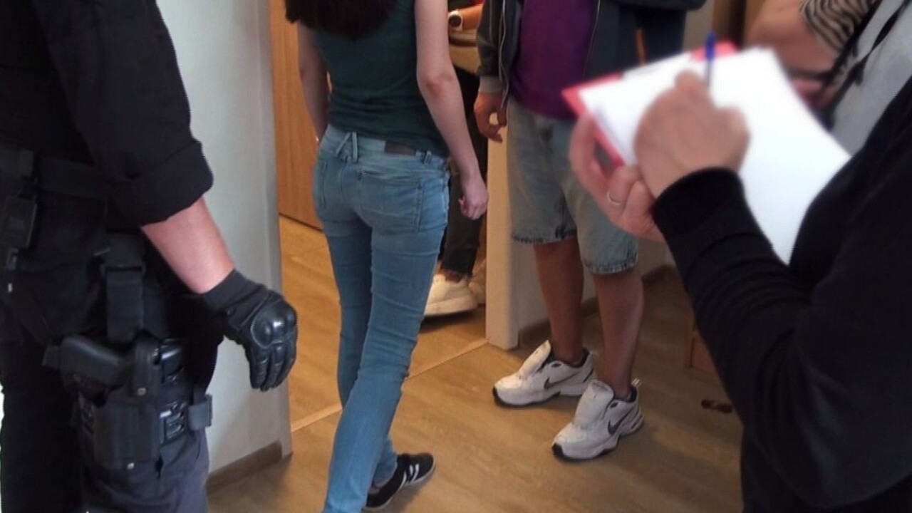 FOTO: Polícii mal vysvetliť, čo sa stalo. Na bratislavskom internáte rekonštruovali vraždu Ukrajinky