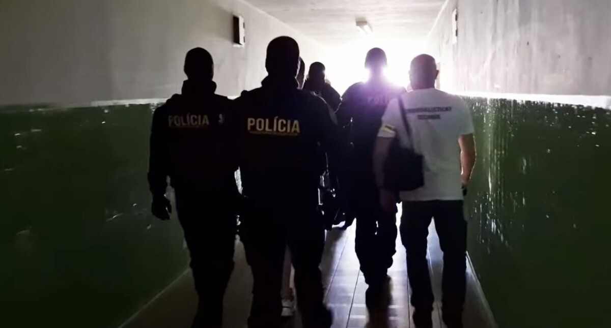 Rekonštrukcia vraždy s obvineným na bratislavskom internáte.