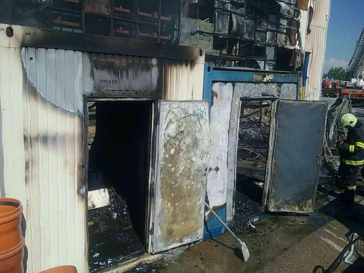 horí hala na výrobu prefabrikátov