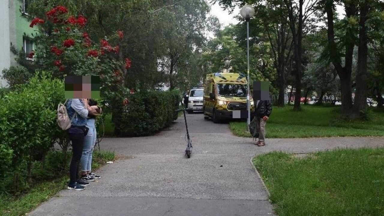 Kolobežkárka v Petržalke zrazila chodkyňu, tá skončila v nemocnici