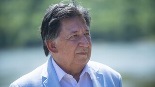 Útoky medveďov môžu Budaja stáť funkciu. Opoziční poslanci navrhli jeho odvolanie