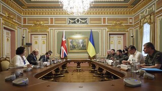 Britský premiér Boris Johnson neohlásene pricestoval do Kyjeva, stretol sa so Zelenským