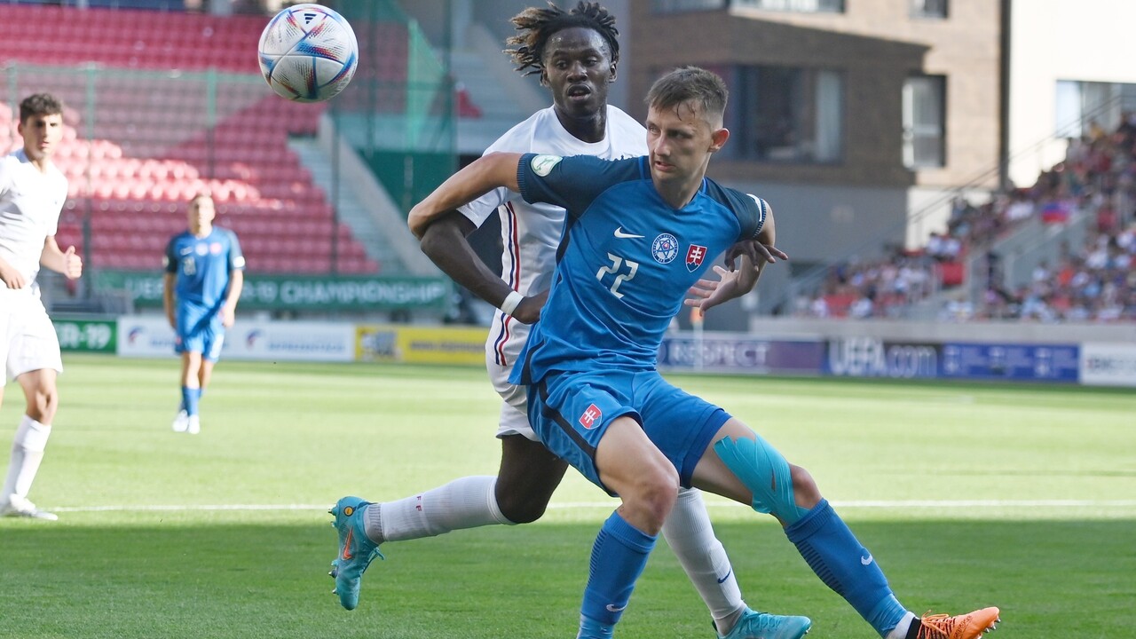 Slovenským mladíkom vstup do domáceho šampionátu nevyšiel, s Francúzskom utrpeli debakel