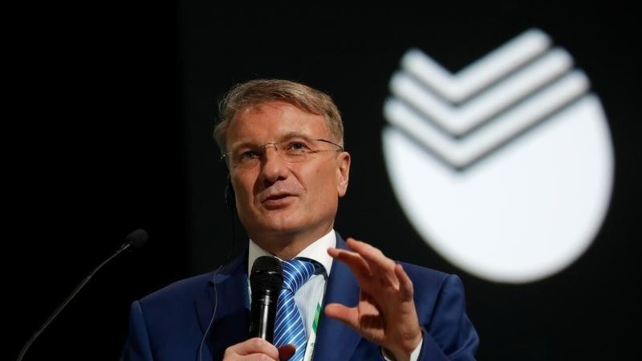 Rusku môže trvať desaťročie, kým sa zotaví zo sankcií, hovorí šéf najväčšej banky v krajine