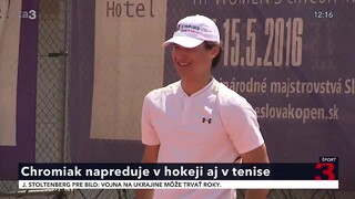 Hokejový reprezentant Chromiak v kariére napreduje, letnú prípravu si spestruje tenisom