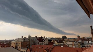 Česko sužovali silné búrky, sprevádzal ich vzácny meteorologický jav