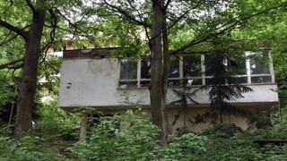 Z grófskych kúpeľov zostala ruina. Ľudia žiadajú ich rekonštrukciu, župa s kúpou váha