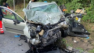 Tragická nehoda v Bratislave. Vodiča sa po zrážke s nákladiakom nepodarilo oživiť