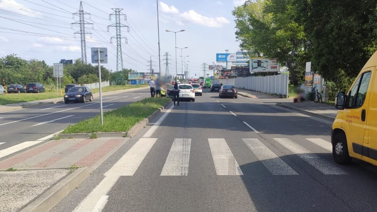 Ďalšia nehoda na kolobežke. Auto v Bratislave zrazilo 15-ročné dievča