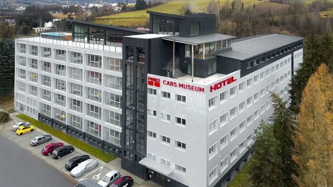 Na Slovensku čerstvo otvorili najväčšie múzeum áut v strednej Európe. Kde ho nájdeme?