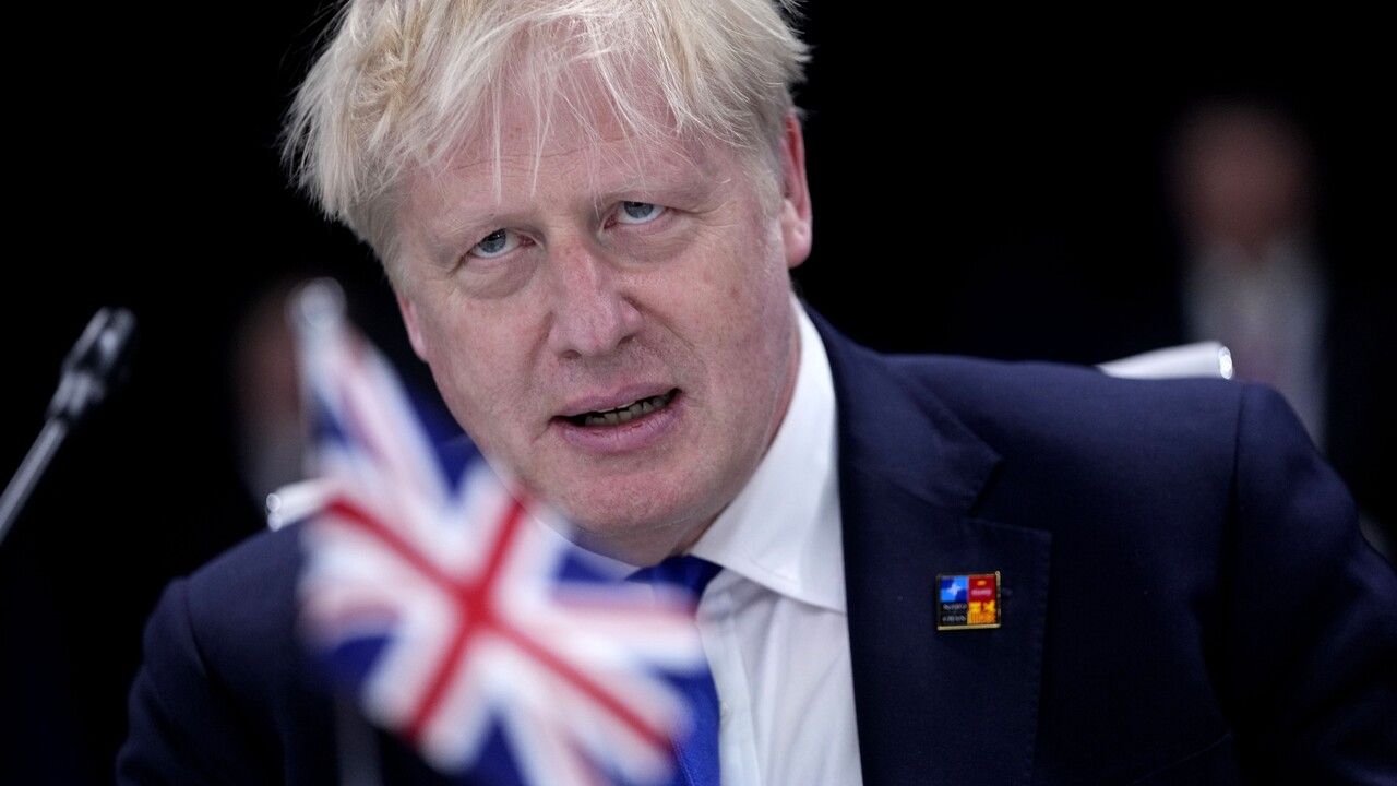 Boris Johnson podal demisiu. Stratil dôveru vlastnej strany
