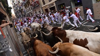 Po dvoch rokoch sa v Pamplone obnovili tradičné slávnosti, do ulíc opäť vybehli býky