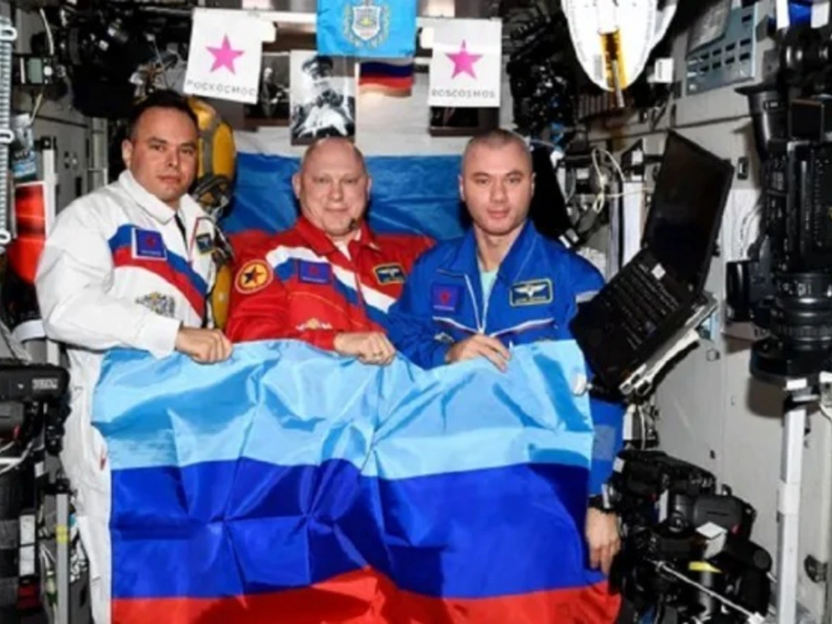 Ruskí kozmonauti na vesmírnej stanici oslavovali dobytie Luhanskej oblasti. NASA tento krok odsúdila