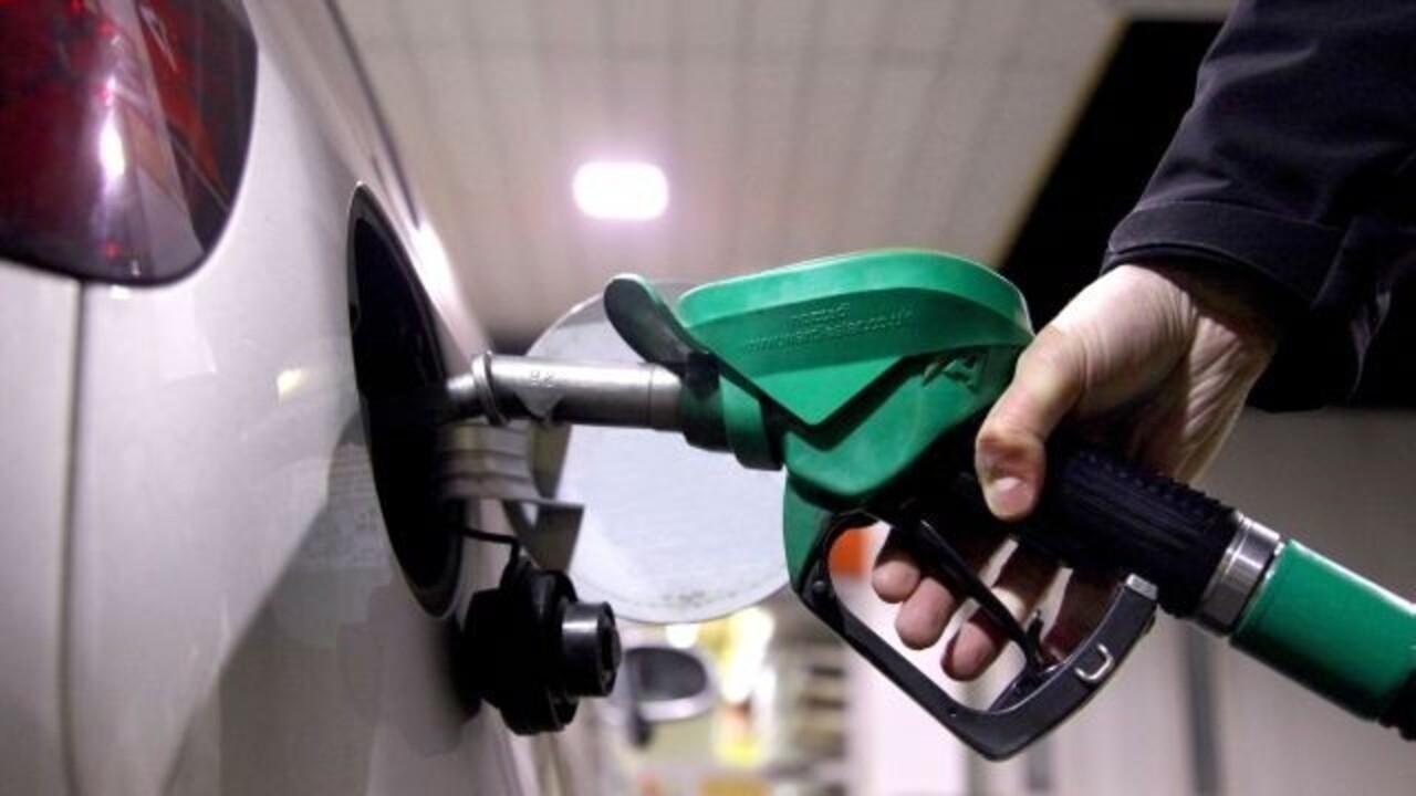 Svitá na lepšie časy? Ceny benzínu a nafty by mohli klesnúť, hovorí analytička