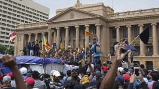 Srílanský premiér odstúpi z úradu. Po demonštráciách ponúkol svoju demisiu