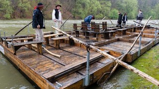Pltníci pod Strečnom bojujú o prežitie. Váh vysychá a unikátnej turistickej atrakcii hrozí definitívny zánik