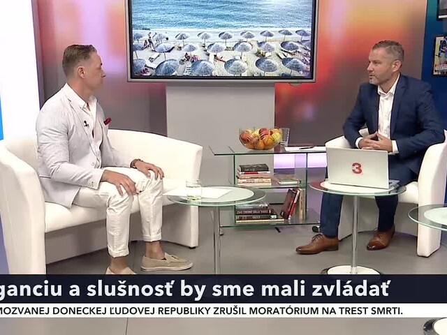 Ak ideme do plážovej reštaurácie, mali by sme cez seba prehodiť nejaké oblečenie, hovorí expert na etiketu