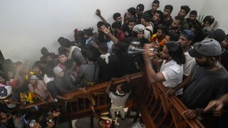 Prezident Srí Lanky v stredu rezignuje, protestujúci obsadili sídlo premiéra
