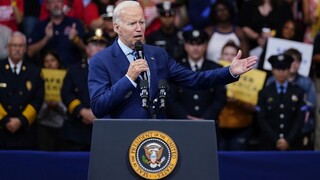 Biden chce opäť zakázať predaj pušiek, podľa jeho slov nemajú mimo bojových zón opodstatnenie