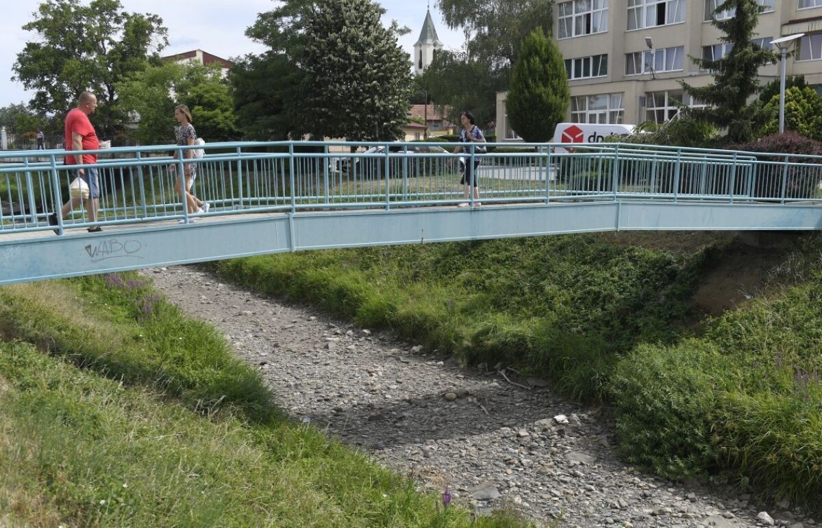 Vyschnuté koryto rieky Bodva