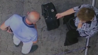 VIDEO: Zlodej dostal po prstoch. Podvodníka, ktorý zneužil dôveru seniorov, zadržali
