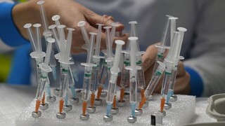 Najvyšší kontrólny úrad preverí manipuláciu s vakcínami na Slovensku. Zaujímať sa bude o nákup, ale aj ich likvidáciu