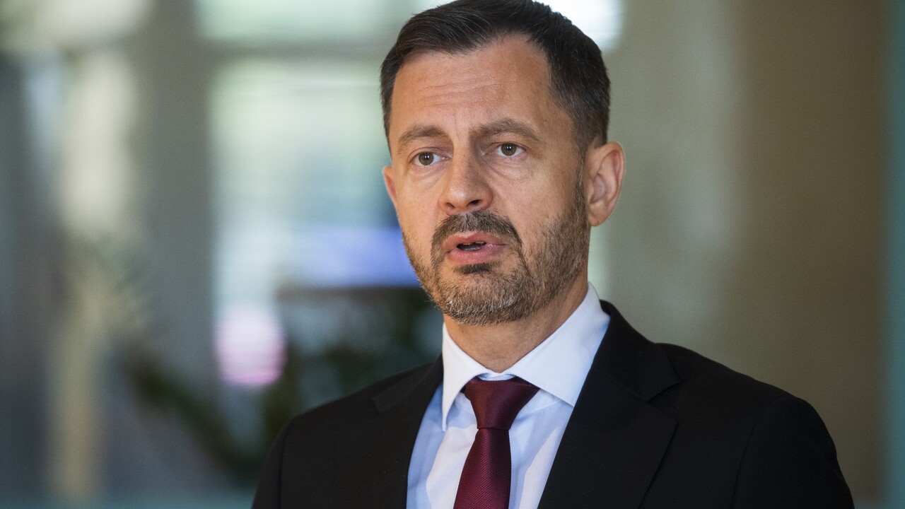 Heger odmieta kritiku, že by štát nefungoval. Pripustil prepisovanie koaličnej zmluvy