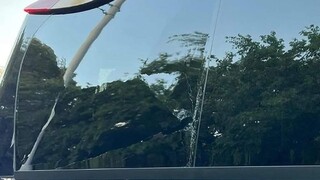 Muž, ktorý hodil kameň na autobus Slovana, spoznal svoj trest