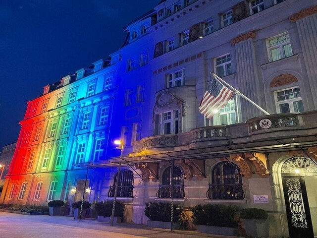 Diplomati podporili LGBT komunitu. Ctíme si ich boj za autentický a slobodný život, uviedli