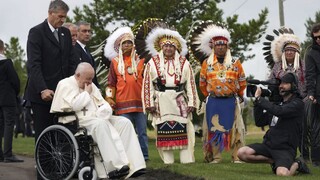 FOTO: Pápež sa v Kanade ospravedlnil za zlo spáchané cirkvou na deťoch pôvodných obyvateľov