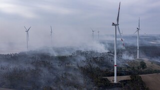 FOTO: Požiar na východe Nemecka sa rýchlo šíri, situácia je podľa hasičov veľmi vážna