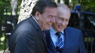 Putin sa možno stretne s bývalým kancelárom Schröderom, ktorý je v Moskve na dovolenke