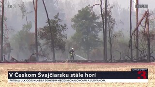 Požiar v Českom Švajčiarsku sa stále nepodarilo uhasiť. Hasičom komplikuje prácu vietor