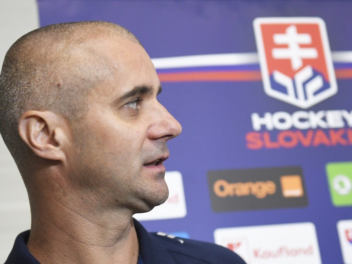 Tréner hokejistov do 20 rokov musel urobiť zmeny v tíme. V Kanade si nezahrá niekoľko hráčov
