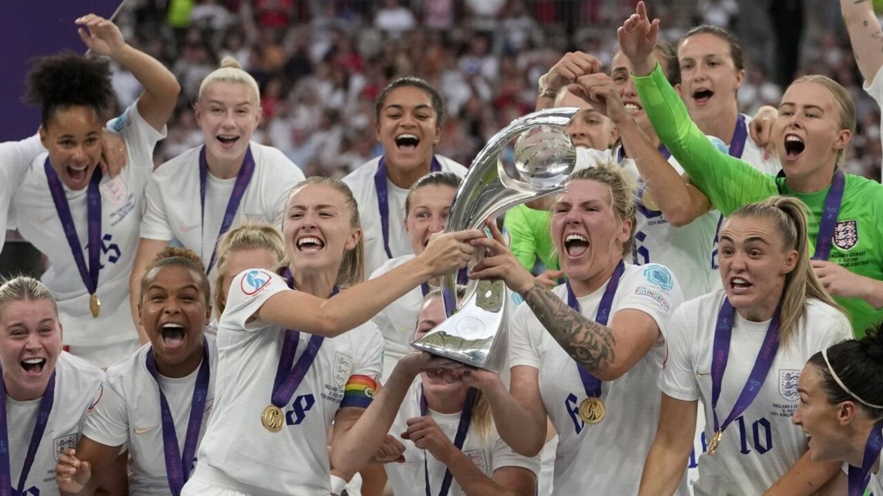 Angličanky zdolali Nemky a získali prvýkrát titul majsteriek Európy, rozhodla Kellyová