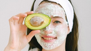 Akné sa bojí kurkumy, avokáda aj paradajky: Pripravte si účinné domáce masky