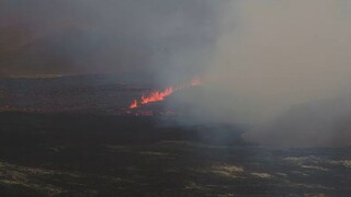 Na Islande ožila sopka, cez puklinu blízko metropoly Reykjavík vystrekuje láva
