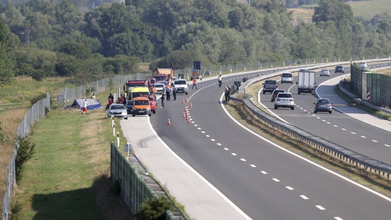 Štyroch zranených z havarovaného autobusu v Chorvátsku letecky prepravili do Poľska